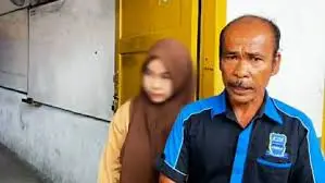 Kejadian yang melibatkan seorang pria memprotes karena anaknya tidak naik kelas di SMA Negeri 8 Medan telah menjadi viral di media sosial. Menurut unggahan di akun Instagram @medanheadlines.news, anak pria tersebut, yang diinisialkan MSF