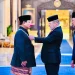 Pada Senin (27/1), Presiden Republik Indonesia, Prabowo Subianto, menerima penghargaan Darjah Kerabat Johor Yang Amat Dihormati Pangkat Pertama (D.K I Johor) dalam kunjungan kenegaraannya ke Malaysia. Penghargaan ini diserahkan oleh Yang di-Pertuan Agong XVII Sultan Ibrahim di Istana