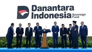 Danantara hadir untuk mengelola dividen secara terintegrasi. Dengan potensi mengelola aset hingga 14 ribu triliun rupiah, lembaga ini bertujuan memperkuat perekonomian Indonesia dan memastikan aset negara lebih produktif.