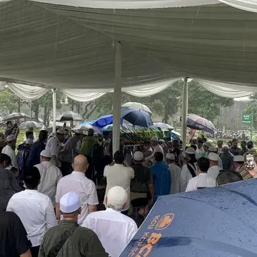 SEO title: Ibrahim Sjarief Assegaf Dimakamkan