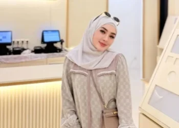 Shella Saukia, yang dikenal sebagai Crazy Rich Aceh, memenuhi panggilan klarifikasi dari penyidik Polda Metro Jaya pada Kamis, 29 Mei 2025
