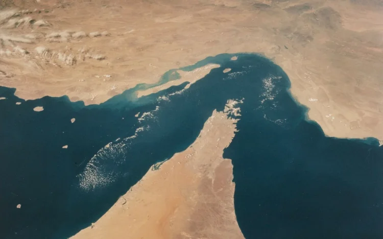 Iran Ancam Tutup Selat Hormuz, AS Minta China Bertindak