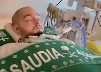 Pangeran Alwaleed bin Khaled bin Talal meninggal dunia setelah koma selama 19 tahun akibat kecelakaan di London. Salat jenazah dilaksanakan di Riyadh, diumumkan langsung oleh sang ayah, Pangeran Khaled bin Talal
