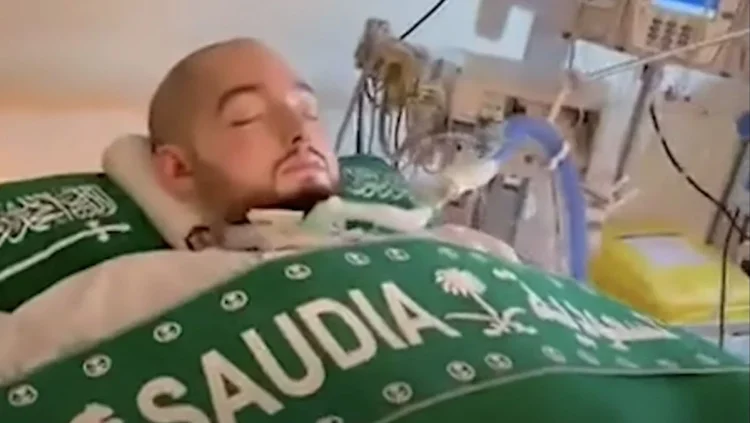 Pangeran Alwaleed bin Khaled bin Talal meninggal dunia setelah koma selama 19 tahun akibat kecelakaan di London. Salat jenazah dilaksanakan di Riyadh, diumumkan langsung oleh sang ayah, Pangeran Khaled bin Talal
